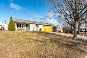 1512 E Fairlawn Dr, Urbana, IL 61802 - Photo 2