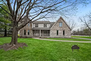 6N777 Palomino Dr, Saint Charles, IL 60175 - Photo 1