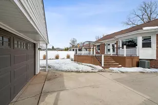 1908 Sunnyside Ave, Westchester, IL 60154 - Photo 22