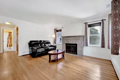 9304 S Utica Avenue, Evergreen Park, IL 60805 - Photo 2