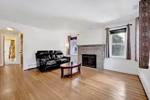 9304 S Utica Ave, Evergreen Park, IL 60805 - Photo 2