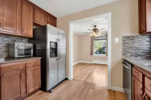 9304 S Utica Ave, Evergreen Park, IL 60805 - Photo 4