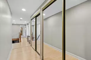 906 E Streamwood Blvd, Streamwood, IL 60107 - Photo 12