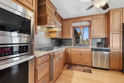 906 E Streamwood Boulevard, Streamwood, IL 60107 - Photo 8