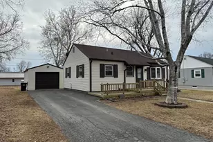 215 Cedar St, Morrison, IL 61270 - Photo 2