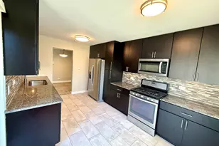 298 Maplewood Ct, Schaumburg, IL 60193 - Photo 6