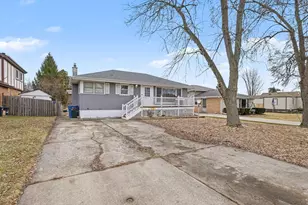 10541 S 84th Ave, Palos Hills, IL 60465 - Photo 1