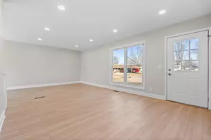 40 Chatham Pl, Montgomery, IL 60538 - Photo 8