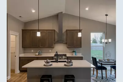 152 S Llanos Street, Cortland, IL 60112 - Photo 6