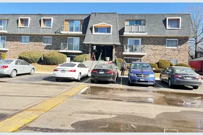 3223 W Parkway Drive #3B, Northbrook, IL 60062 - Photo 1