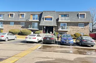 3223 W Parkway Dr, Northbrook, IL 60062 - Photo 1