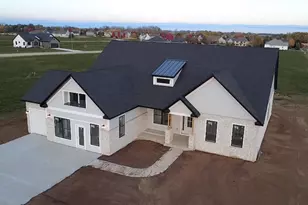 1238 Parkside Dr, Sycamore, IL 60178 - Photo 2