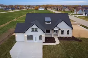 1238 Parkside Dr, Sycamore, IL 60178 - Photo 1