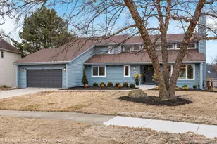 541 Braemar Ave, Naperville, IL 60563 - Photo 2