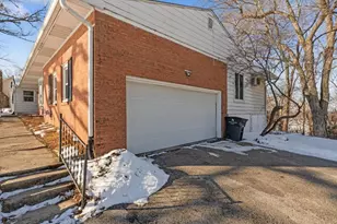 8210 Ridgewood Rd, Rock Island, IL 61201 - Photo 6