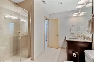 375 W Erie St, Chicago, IL 60654 - Photo 12