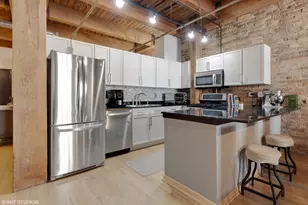 375 W Erie St, Chicago, IL 60654 - Photo 8