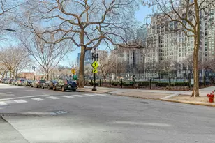 222 E Pearson St, Chicago, IL 60611 - Photo 14