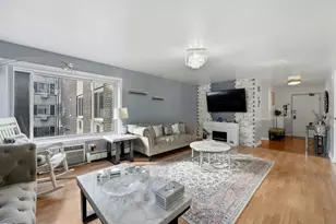 10015 Beverly Dr, Skokie, IL 60076 - Photo 2