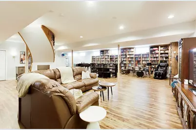 6642 N Kilbourn Avenue, Lincolnwood, IL 60712 - Photo 56