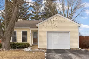 2630 White Barn Rd, Aurora, IL 60502 - Photo 2