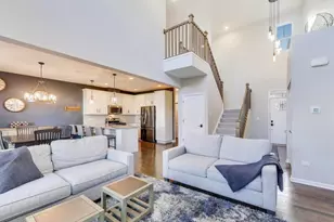 3223 N Heritage Ln, Arlington Heights, IL 60004 - Photo 6