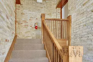 4722 N Kenneth Ave, Chicago, IL 60630 - Photo 4