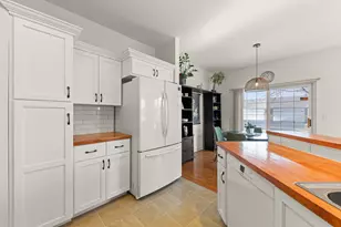 16346 Crescent Lake Dr, Crest Hill, IL 60403 - Photo 10