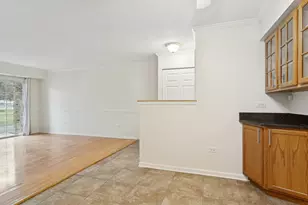 1633 N Windsor Dr, Arlington Heights, IL 60004 - Photo 4