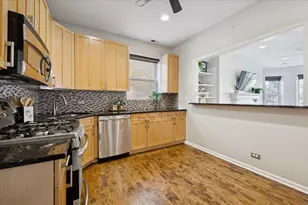 835 W Belle Plaine Ave, Chicago, IL 60613 - Photo 14