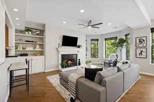 835 W Belle Plaine Ave, Chicago, IL 60613 - Photo 2