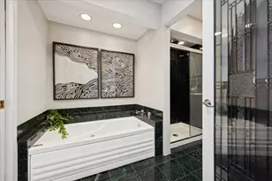 835 W Belle Plaine Ave, Chicago, IL 60613 - Photo 22