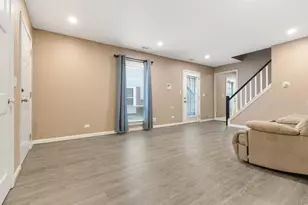 817 Wellington Ave, Elk Grove Village, IL 60007 - Photo 2