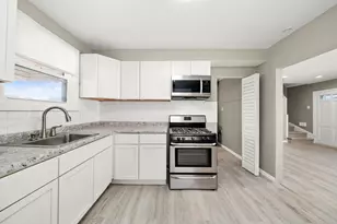 226 S Orchard Dr, Park Forest, IL 60466 - Photo 6