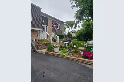 2208 Hiawatha Parkway, Woodridge, IL 60517 - Photo 6