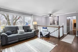 2208 Hiawatha Pkwy, Woodridge, IL 60517 - Photo 8