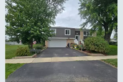 2208 Hiawatha Parkway, Woodridge, IL 60517 - Photo 2