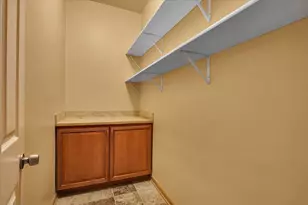 9232 S Essex Ave, Chicago, IL 60617 - Photo 12