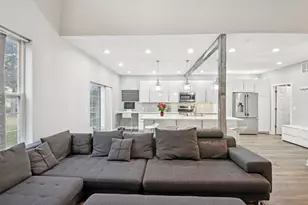 831 Amelia Ct, Grayslake, IL 60030 - Photo 4