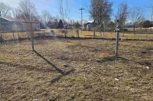 305 E 3rd St, Bowen, IL 62316 - Photo 32