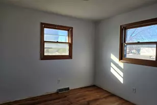 305 E 3rd St, Bowen, IL 62316 - Photo 12