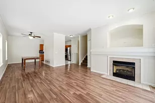 171 Monarch Dr, Streamwood, IL 60107 - Photo 4