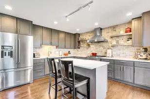 321 Carriage Hill Rd, Naperville, IL 60565 - Photo 6