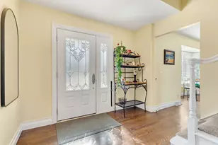 321 Carriage Hill Rd, Naperville, IL 60565 - Photo 2