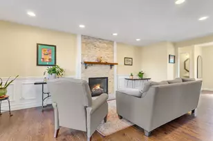 321 Carriage Hill Rd, Naperville, IL 60565 - Photo 10