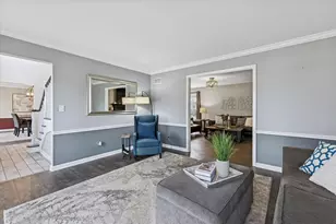 570 Riva Ct, Wheaton, IL 60187 - Photo 6