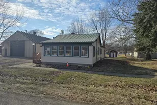 204 N Pecatonica St, Winnebago, IL 61088 - Photo 2