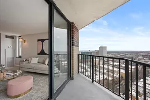 3660 N Lake Shore Dr, Chicago, IL 60613 - Photo 4