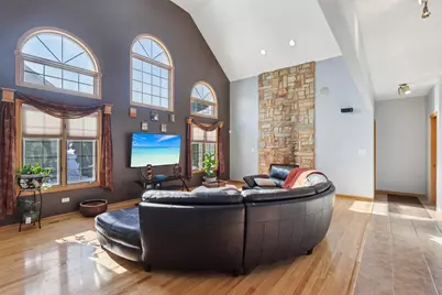 1237 W Parliament Street, Crete, IL 60417 - Photo 12