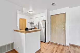 671 Hapsfield Ln, Buffalo Grove, IL 60089 - Photo 8